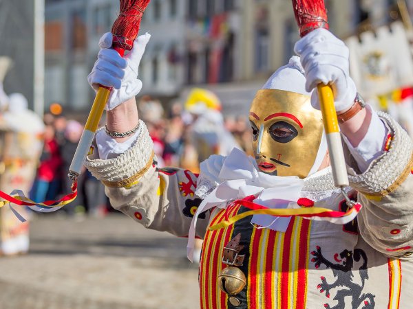 Maskers maken (foto: Gert Swillens)