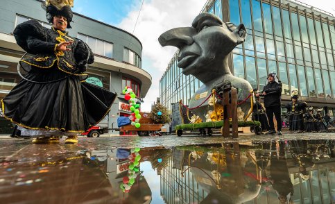 Carnaval in beeld met de smartphone (foto: Gert Swillens)